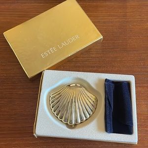 Estée Lauder powder compact
